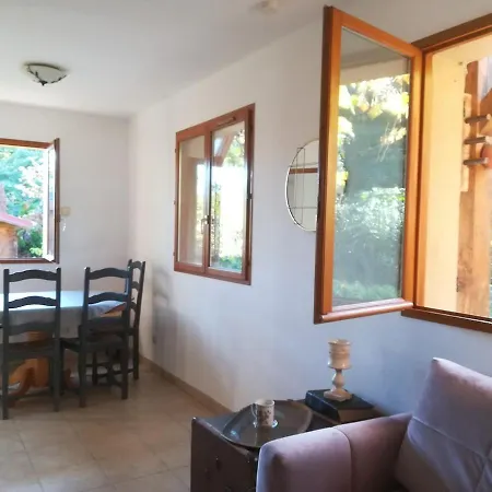 Cocon, Jardin, Aux Portes De