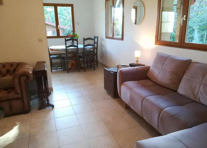 Hébergement de vacances Cocon, Jardin, Aux Portes De